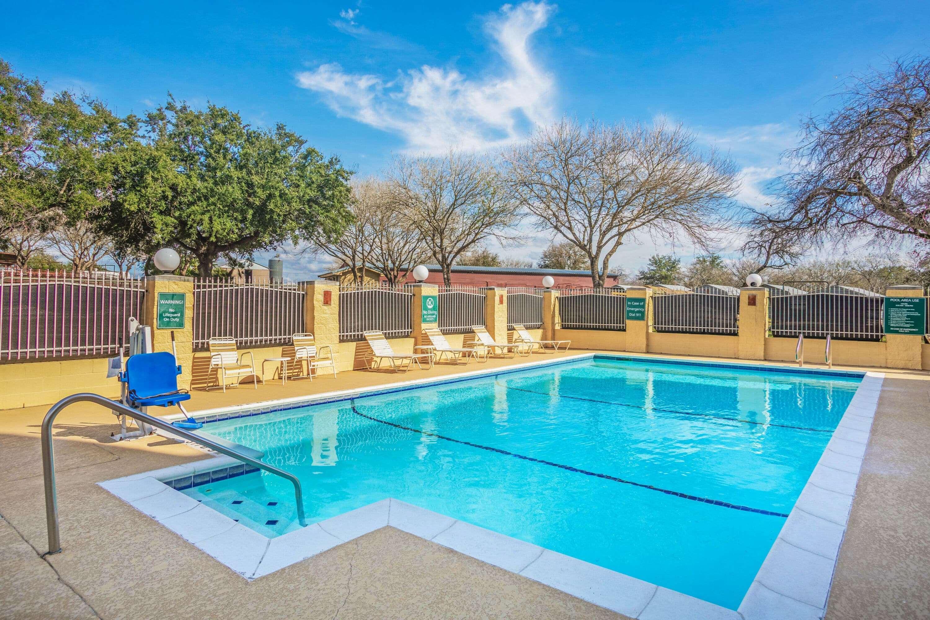 La Quinta By Wyndham Beeville Exterior foto